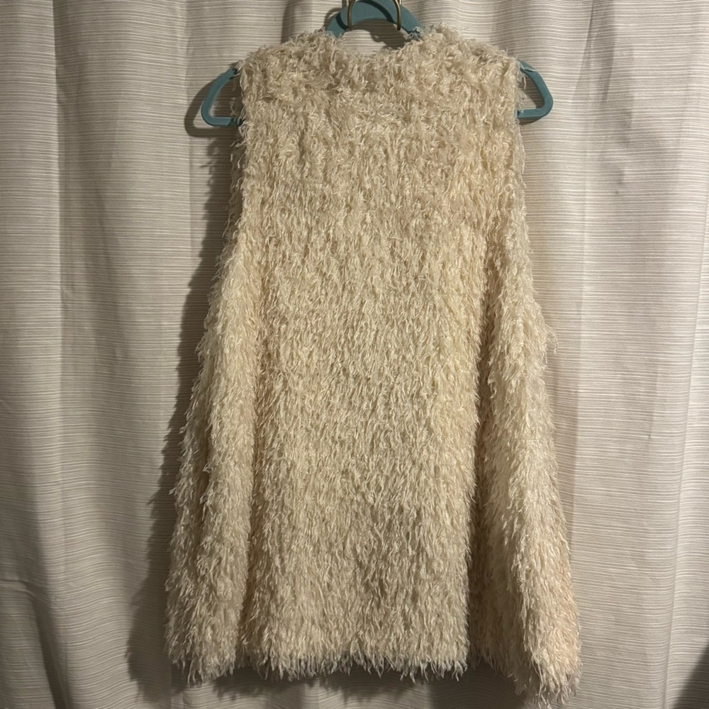 Fun Cream Faux Fur Vest - Picture 5 of 5